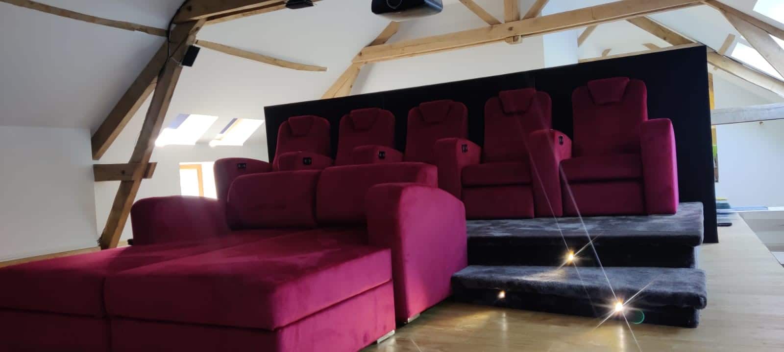 Comment réaliser une salle de cinéma à la maison ? 10 Systeme home cinema 7.1.2 dans une loggia, cinema maison, Enceinte Waterfall audio